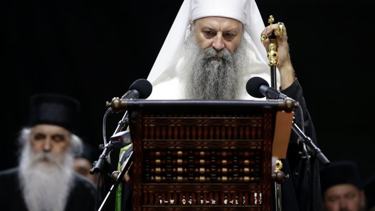 Рокери, свещеници с икони и русофили на протест срещу EuroPride в Белград (Снимки)