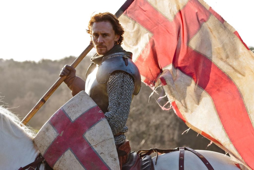 В първи сезон на британската мега телевизионна продукция The Hollow Crown играе Хенри V.