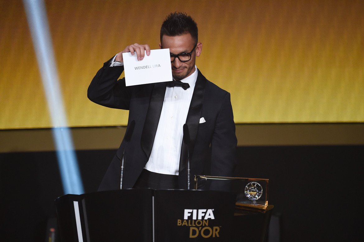 Наката на церемонията за Златната топка 2015 - самият той е номиниран 3 пъти за наградата на "Франс футбол" и четири за Играч на годината на ФИФА.