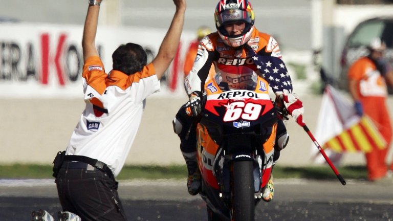Кадър от финалното състезание от сезон 2006, когато Ники Хейдън завоюва световната титла в MotoGP