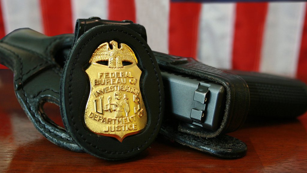 1280px-FBI_Badge_&_gun