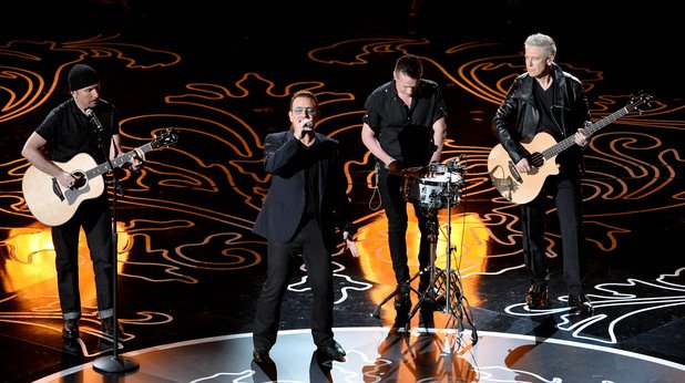 U2 също трябваше да свирят в Париж в събота, но отмениха концерта си