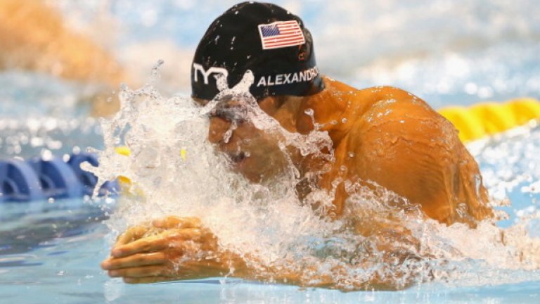 Баща му Пламен (също плувал на летни игри - в Москва през 1980 г.) емигрира заедно със семейството си през 1994 г. Получава покана от САЩ в качеството си на съботянин и проповедник във Велинградската енория. Мишо се дипломира като психолог в Северозападния университет в Еванстън, Илиноис. И паралелно гради успешна кариера в басейна, където се утвърждава като един от най-добрите. Преди да влезе в националния отбор, категорично отказва да стартира в събота заради религиозните си убеждения.