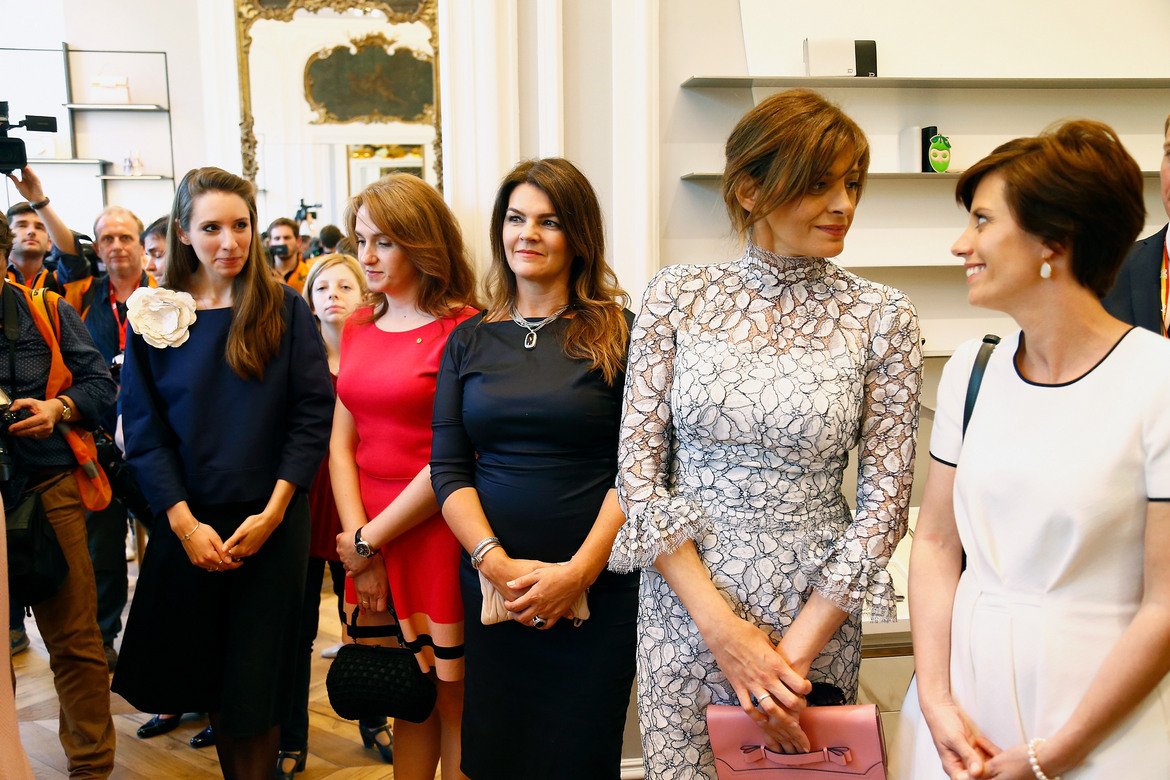 Българската първа дама Десислава Радева разговаря с Амели Дербодренгиен - съпругата на премиера на Белгия Шарл Мишел 