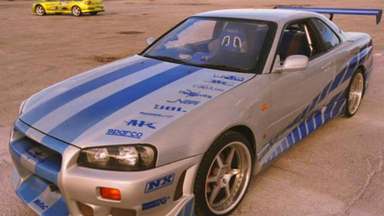 Nissan Skyline, "Бързи и яростни 5" 
След като успяват да освободят Дом Торето от затворническия автобус, той и приятелите му се отправят към Южна Америка за поредната задача. Доминик е зад волана на своя неизменен Dodge Charger и се запътва към Еквадор, а Брайън О'Конър и Миа тръгват към Рио де Жанейро в този Nissan Skyline. Всички те за пореден път се опитват да избягат от ударите на закона, ако въобще е необходимо да го споменаваме. 
Този автомобил в реалния живот не е предназначен за бързи гонки и смели маневри. Той разполага със 160 конски сили, което за вселената на "Бързи и яростни" е по-скоро слабо представяне. За сметка на това шестцилиндровият двигател може да издава впечатляващ рев.
