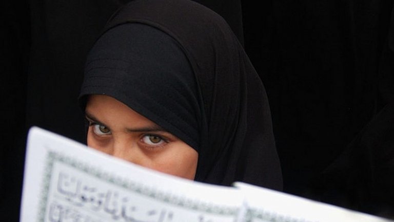 Ирански жени биват арестувани и бити заради протести