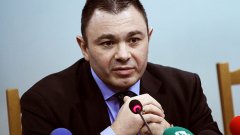 Президентът трябва да издаде указ за освобождаването на Светлозар Лазаров от поста главен секретар на МВР и за назначаването на Георги Костов