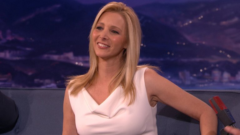 Лиса Кудроу 
10 години преди да се захване с проекта "Приятели" и да стане позната на публиката като Фийби, Лиса Кудроу завършва биология във Vassar – престижно учебно заведение в Ню Йорк. Тя е амбицирана да стане лекар, защото баща й е медик. Освен това смята, че биологията ще й помогне да разбере тайните на човечеството. Съдбата обаче я отвежда по друг път...