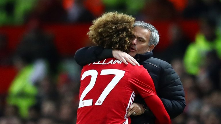 Манчестър Юнайтед – Хъл, сряда 22:00 часа: 
Юнайтед и Хъл ще се срещнат за втори път в рамките на няколко дни. При последния им мач „тигрите“ спечелиха с 2:1 за Купата на лигата, но „червените дяволи“ продължиха към финала след общ резултат 3:2. По-рано през сезона тимът на Жозе Моуриньо победи трудно Хъл с 1:0 с гол на Рашфорд в заключителните секунди. Новоназначеният Марко Силва върши добра работа в тима и има шанс да спаси Хъл, който все още се намира в опасната зона. Юнайтед обаче няма право на грешка у дома в борбата си за място в топ 4. През уикенда Швайнщайгер и Фелайни се представиха страхотно срещу Уигън във ФА Къп, но отново най-вероятно ще останат на пейката. Сред титулярите обаче може отново да видим Марсиал, за сметка на Мата, след двете асистенции на французина. 
Сигурна прогноза: 1/1 – 1,61 
Рисков залог: Златан Ибрахимович при Първи голмайстор – 3,25