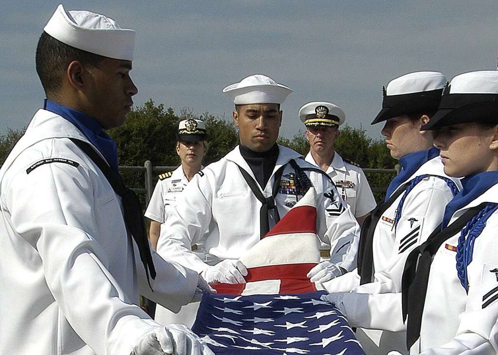 US_Navy_050517-N-3622P-001_Sailors_fold_the_American_flag_during_Cdr._Michael_Woelker's_retirement_on_board_Naval_Air_Station_Whidbey_Island,_Wash