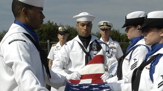 US_Navy_050517-N-3622P-001_Sailors_fold_the_American_flag_during_Cdr._Michael_Woelker's_retirement_on_board_Naval_Air_Station_Whidbey_Island,_Wash