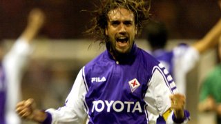 През лятото на 2004 година „Ipswich Evening Star” не се сдържа и изплю камъчето с легендарното си заглавие: „Батистута е!“ Местният вестник съобщаваше, че трансферът на аржентинската звезда е сигурен и че дори Ипсуич е превел капаро на Фиорентина в размер на 250 хиляди паунда.