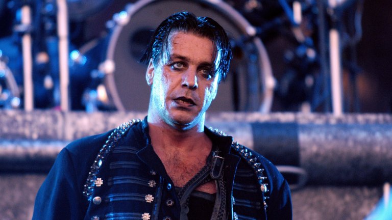 Десетки жени го обвиняват в злоупотреби