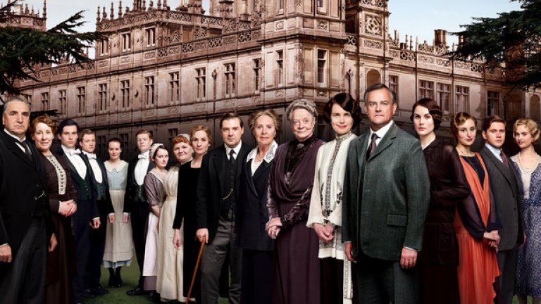 "Имението Даунтън"/ "Downton Abbey" 
Носител на наградата "Златен глобус" и "Еми" за най-добър мини-сериал или телевизионен сериал, а освен това една от най-гледаните поредици по целия свят. Проследява живота на семейство Кроули през Едуардската ера и две десетилетия след нея. Харесваме го, защото изглежда изключително автентичен, за което спомага и фактът, че е сниман почти изцяло в замъка Хайклиър в графство Хампшър.