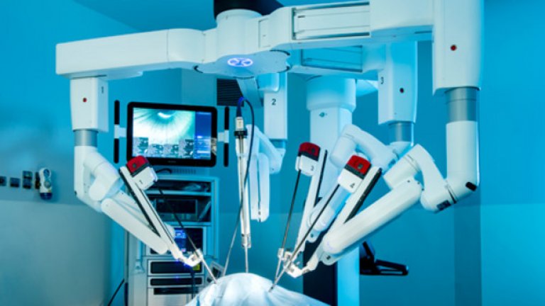 Роботизирана хирургия

"Умните" роботи вече спокойно могат да бъдат използвани за прецизни хирургически процедури - и такива експерименти се провеждат - но учените предупреждават, че на този етап все още съществува риск за пациентите.