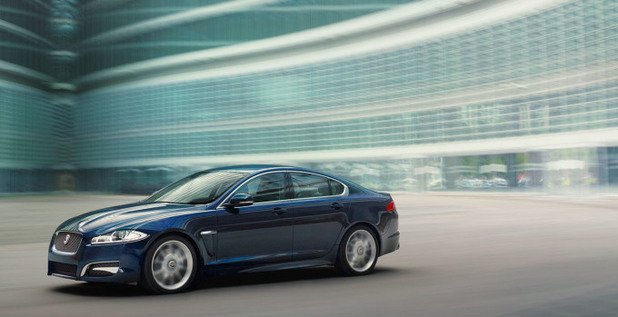 Jaguar XF Premium Luxury
Ако търсите лукс, със сигурност Jaguar XF Premium Luxury е това, от което се нуждаете. Луксозният салон е в съчетание със 149 мили в час максимална скорост. Цената на колата е около 45 хил. долара.