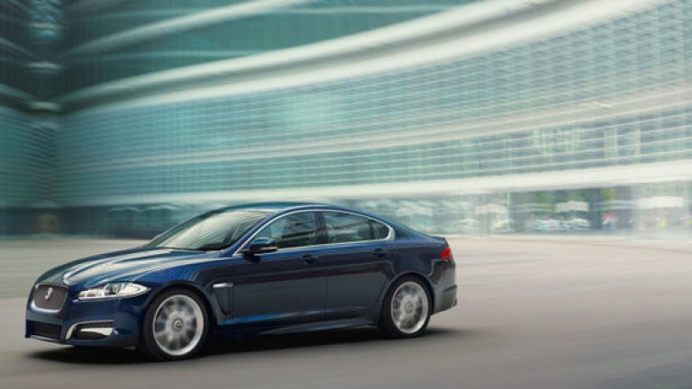 Jaguar XF Premium Luxury
Ако търсите лукс, със сигурност Jaguar XF Premium Luxury е това, от което се нуждаете. Луксозният салон е в съчетание със 149 мили в час максимална скорост. Цената на колата е около 45 хил. долара.