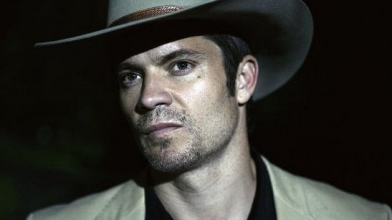 5.Justified („Праведен“)
 „Праведен“ определено надминава доста зрителски очаквания - чудати образи, хумор и мрачна атмосфера в един модерен уестърн със страхотни комедийни и драматични актьори. Който обаче ще завърши с финален шести сезон в началото на 2015 г.