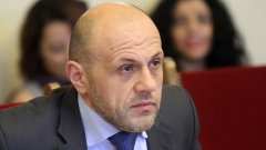 "Съжалявам да го кажа, но суровата истина е, че ако искаме да няма повече подобни кризи, ще трябва да отделяме повече пари - включително и за киберсигурност", каза още Томислав Дончев