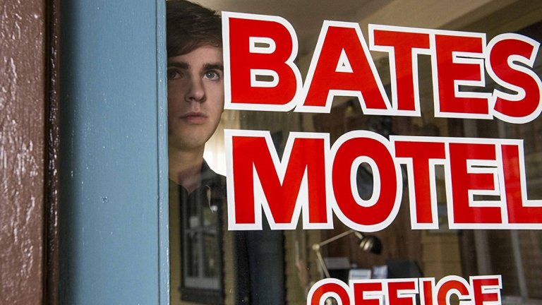 Норман Бейтс, Bates Motel
Създаден от писателя Робърт Блох в романа му "Психо", вдъхновен от психопата и сериен убиец Ед Гийн (който служи за вдъхновение и на историята в "Тексаско клане"), и съживен на голям екран от майстора на психотрилъра Алфред Хичкок и брилянтния Антъни Пъркинс. Норман Бейтс е тих, но луд управител на малък и забутан хотел в Америка и е вторият най-голям злодей в киното, според публиката. 
Историята на "Психо" е любопитна и всеки, който иска може да се запознае с нея. Тук важният е Норман. По пример на "Ханибал" телевизията посяга и на това филмово бижу. 