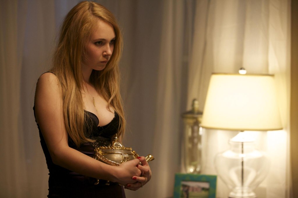 Малко след това се снима в независимия The Brass Teapot...