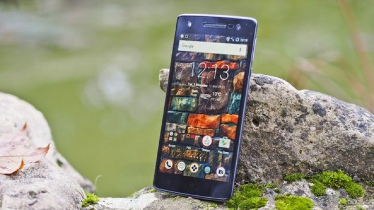 2. Wileyfox Storm

Wileyfox се нареждат на второ място още с първия телефон, който правят - Storm. Подобно на това, което се случи при появата на OnePlus - те отвяха предишната конкуренция.

Имате чудесен 5.5-инчов екран с Full HD резолюция, 32 GB вградена памет и отлична 20MP камера. Като добавим и предна камера с 8MP и се получава доста впечатляващ комплект, предвид цената.

Ако искате добри характеристики, конкурентни на OnePlus, но ви е трудно да намерите покана за закупуването му, това ще е най-добрият избор за вас.

Предимства:
+ Бързина
+ Чудесен екран
Недостатъци:
- Неудобни странични бутони
- Не чак толкова добра батерия