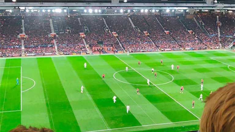 „Олд Трафорд“ е арена на финалния мач от този турнир от 1998 година, а контрактът между двете страни е до 2020-а, като се очаква след това да бъде продължен за дори още по-дълго.