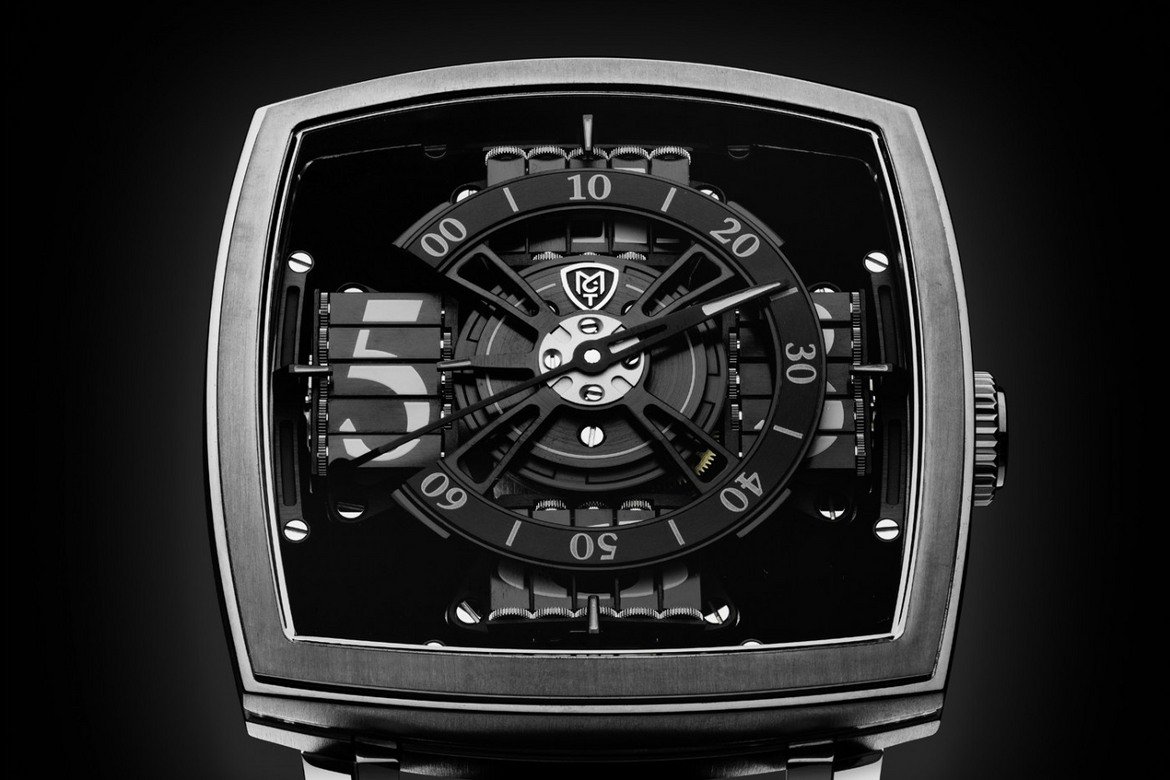 Материалът е използван и в лимитирана серия часовници с цена 95 000 долара. Използван като фон, Vantablack прави така, че частите на часовника сякаш се носят в празно пространство.