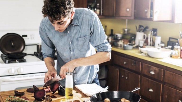 21-годишният Джона е истински кулинарен гуру: талантът му в кухнята е очевиден, но в същото време той не се страхува от малките грешки, които всички правим
