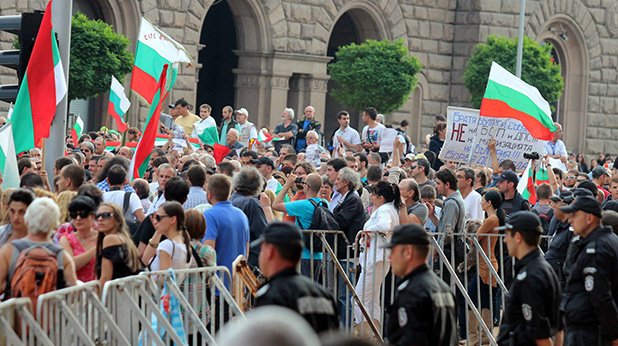 365 дни са твърде много за един протест. Но са само началото за един процес