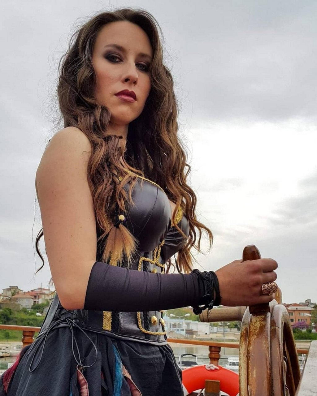 SEVI (Светлана Близнакова) - On My Own
Жени, които са вокалисти на рок банди, има и у нас. В страната дори има традиция в това отношение години назад, но в случая се фокусираме върху последното десетилетие. Ето защо българското предложение в този плейлист са SEVI.