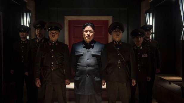 Образът на Ким Чен Ун в "Интервюто" - не е типичният филмов злодей. Въпреки че целият западен свят го мрази, във филма той дори изпитва симпатии към Запада или поне към Кейти Пери като негов представител