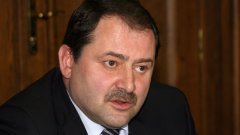 Неофициално се твърди, че Веселин Пенгезов е отстранен като председател на Софийския административен съд заради имота на дъщеря му Ана в Приморско. Дали...