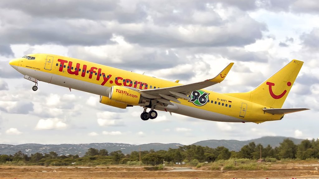 Boeing_737-8K5,_TUIfly_JP7624515