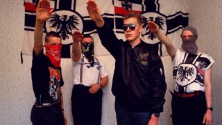 Според германското разузнаване Руското имперско движение разполага с поне два такива лагера край Петербург, в който се обучават крайнодесни групи от цяла Европа и дори САЩ