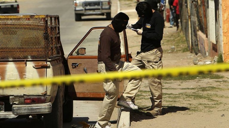 Бандите са навсякъде в Мексико, воюват както помежду си, така и с властите