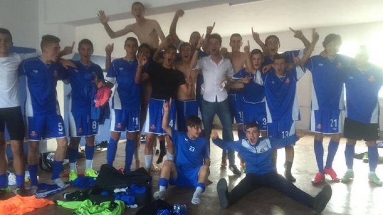 "Научих децата, че съм им приятел, но има и дистанция. Знаят обаче, че винаги могат да разчитат на мен."