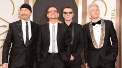 Лари Мълън (с тъмните очила) няма да свири с U2 в следващите концерти на групата