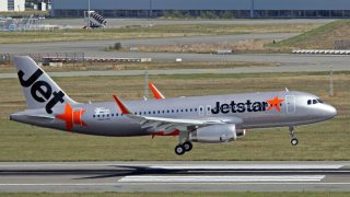 F-WWDQ(5738_B-KJD)_A320-232S_JetStar_Hong_Kong_TLS_24SEP13