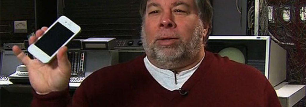 steve-wozniak-white-iphone-4