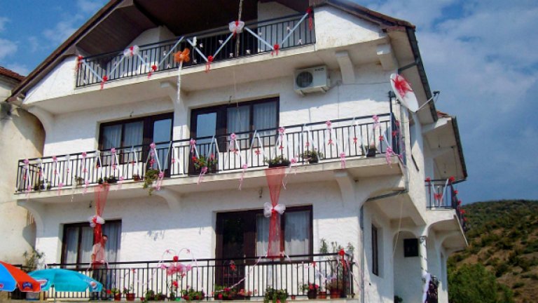 В Македония - на сватба и Великден