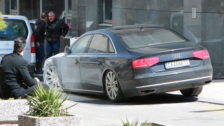 Запалиха колата на Майкъла