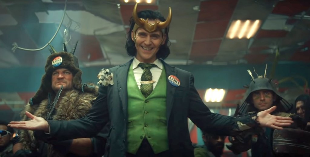 2. Loki (Disney Plus)
Сериалът с най-голямо отражение върху вселената на Marvel разчиташе на харесвания образ на Том Хидълстън като бога на пакостите, за да привлече зрители. Възнагради ги с мултивселенски последствия, които тепърва ще имат отражение върху останалите филми и сериали от този свят.