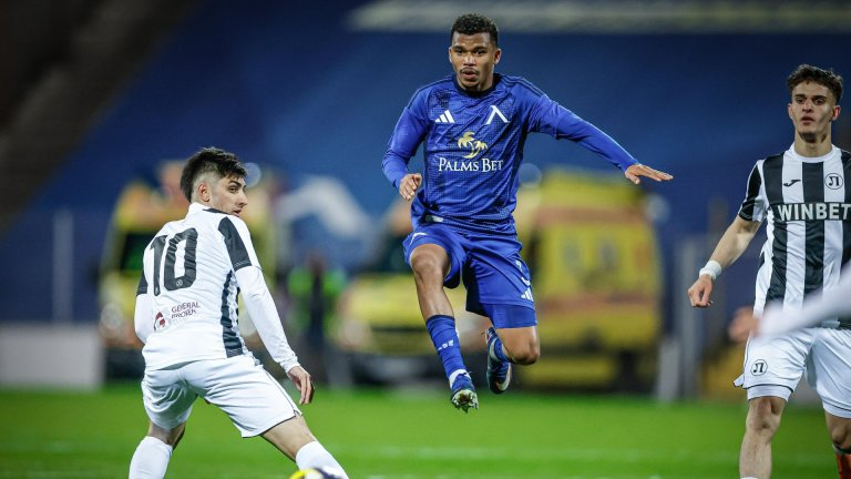 Левски подновява преговорите за нов договор с една от звездите си