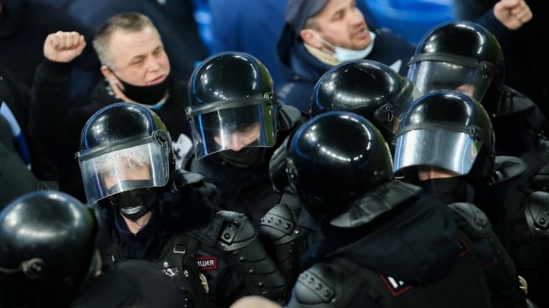 Фенове на Зенит и Спартак се биха на мач без публика