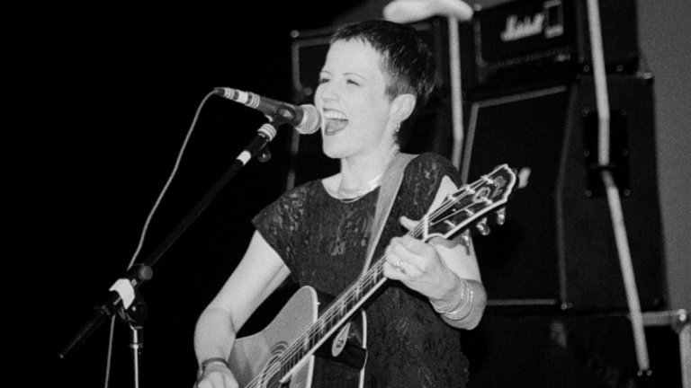 Внезапно почина Долорес О`Риърдън от The Cranberries