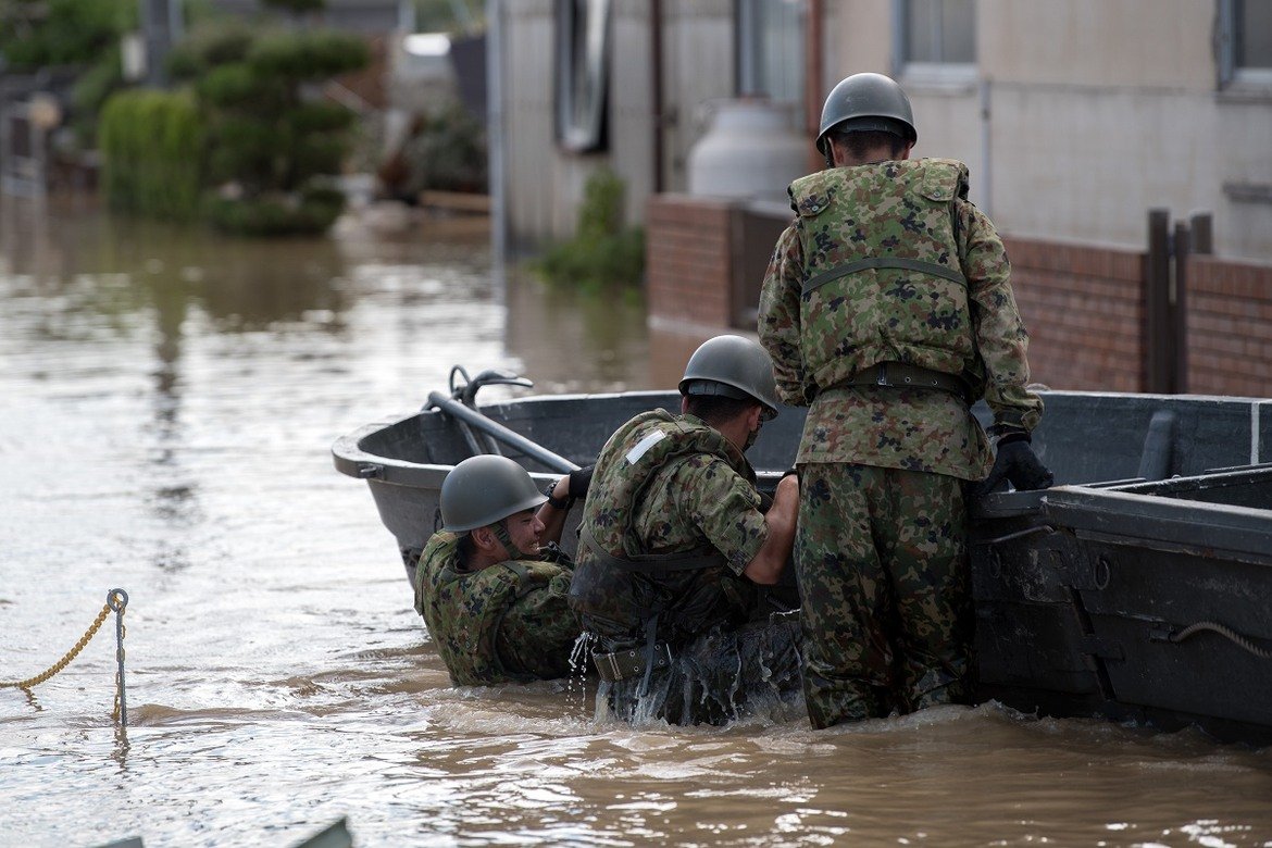 Десетки загинаха при наводнения в Япония
