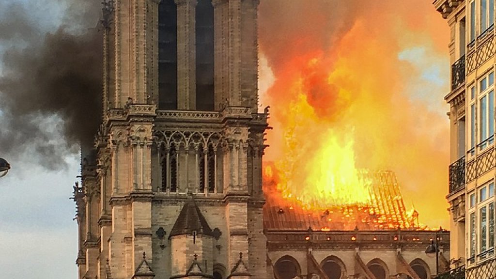 768px-Incendie_Notre_Dame_de_Paris