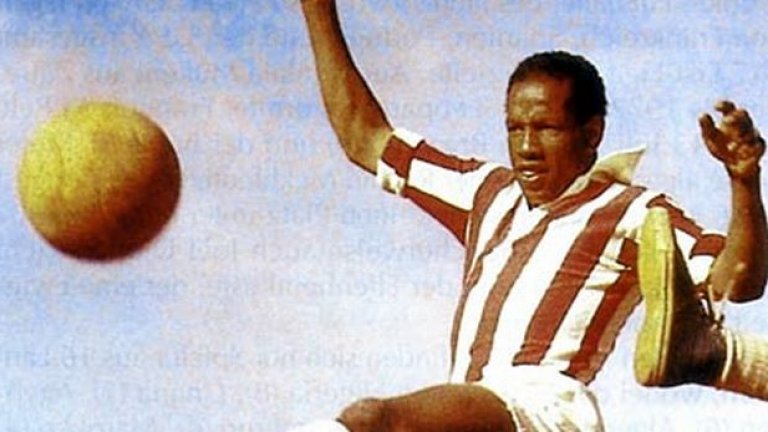 Роденият в Мароко халф е първият африканец, играл в Европа - първо във френските Олимпик (Марсилия) и Рен, а след това и в Атлетико