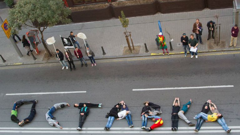 Протестиращите студенти отказват всякакви срещи с властта, включително и с премиера Пламен Орешарски